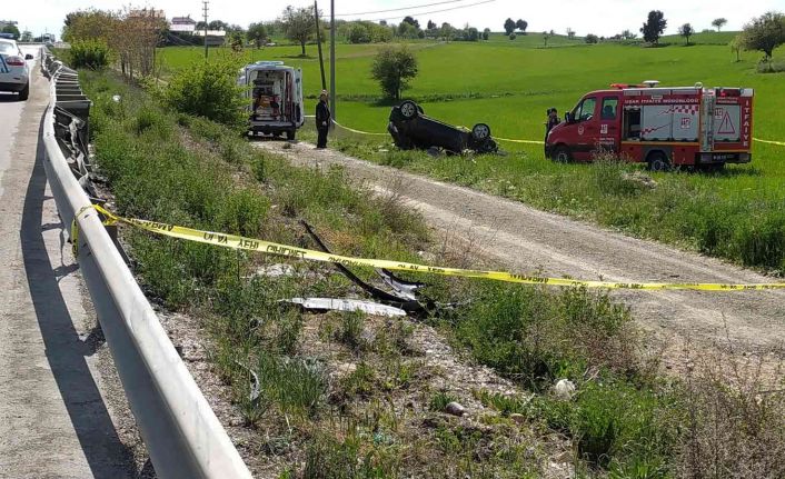 Otomobiliyle tarlaya uçan kadın sürücü hayatı kaybetti