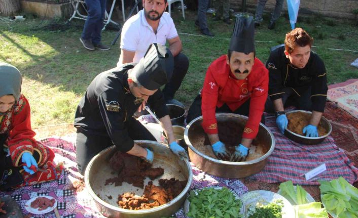 Şanlıurfa’nın yöresel lezzetleri davul zurna eşliğinde tanıtıldı