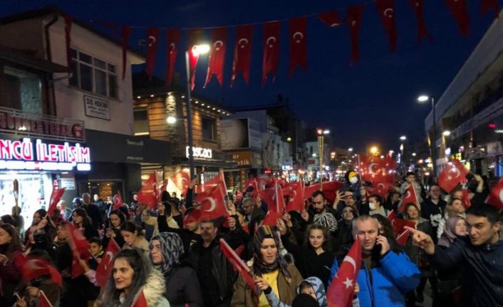 Sokaklar mehter marşı ile inledi, fenerler ile aydınlandı