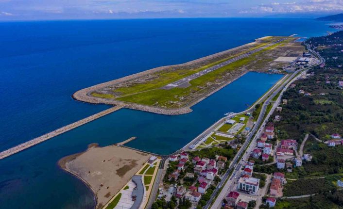 Türkiye’nin deniz üzerine yapılan ilk havaalanında 6 milyon yolcuya hizmet