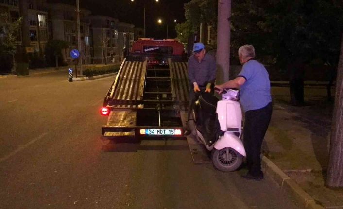 Uzunköprü’de elektrik direğine çarpan motosikletin sürücüsü yaralandı