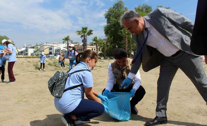 Yalova’da Lider Çocuk Tarım Kampı öğrencilerinden sahil temizliği