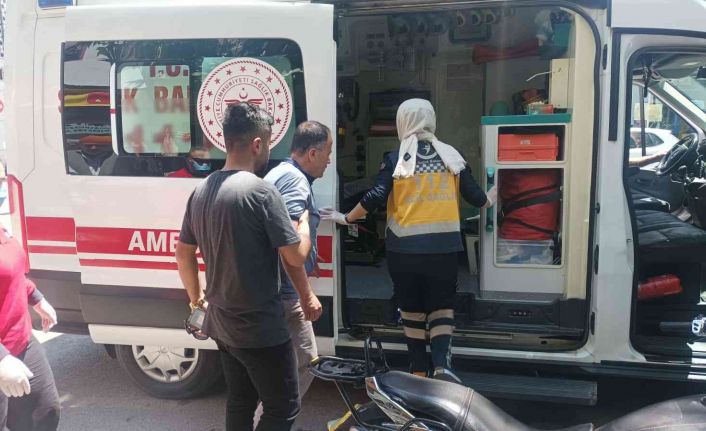 Yayaya çarpmamak için motosikleti devirdi: 1 yaralı