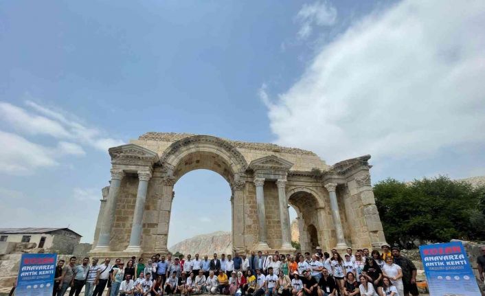 Anavarza kapılarını dünyaya aralıyor