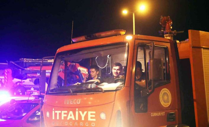 Antalya Büyükşehir’den Marmaris’e  7 araç ve 17 personel yardımı