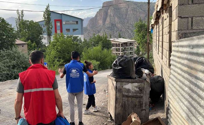 Çukurcalı gönüllü gençlerden örnek davranış