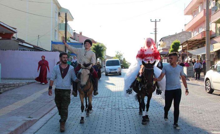 Düğün salonuna atla geldi, herkesi şaşkına çevirdi