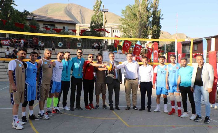 Hakkari’de ‘Sokak Voleybol Turnuvası’ başladı