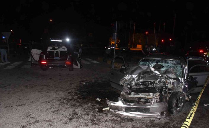 Manisa’da otomobillerin çarpıştığı kazada ölü sayısı 2’ye yükseldi