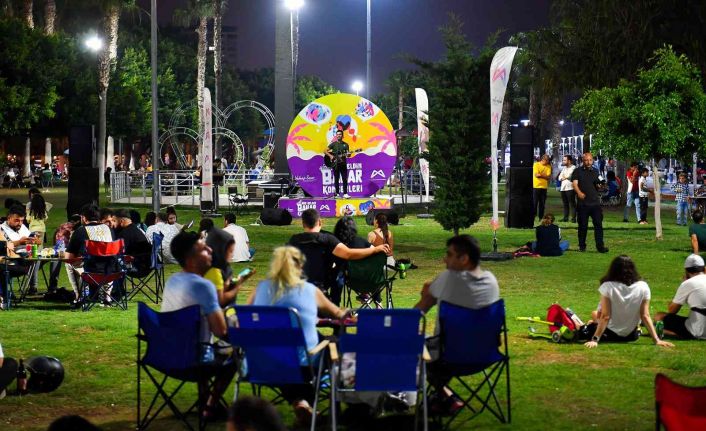 Mersin’de yaz akşamlarının keyfi akustik konserlerde çıkıyor