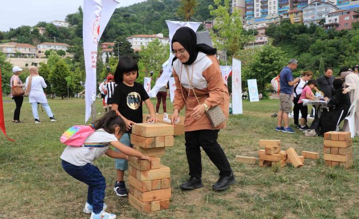 Şenlikle çevre ve geri dönüşüm bilincini aşıladılar