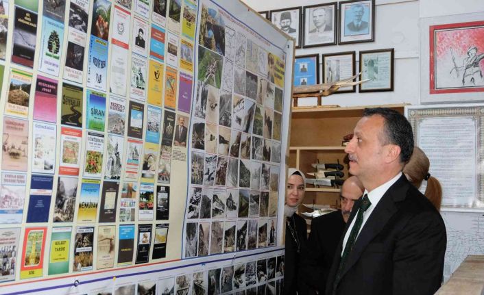 Vali Taşbilek 55 yıllık emekle hazırlanan sergiyi ziyaret etti