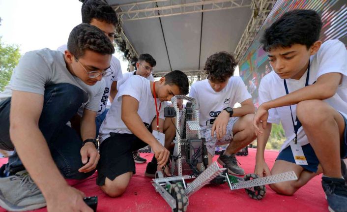 VEX Robotik Turnuvasının son etkinliği Mersin’de yapıldı