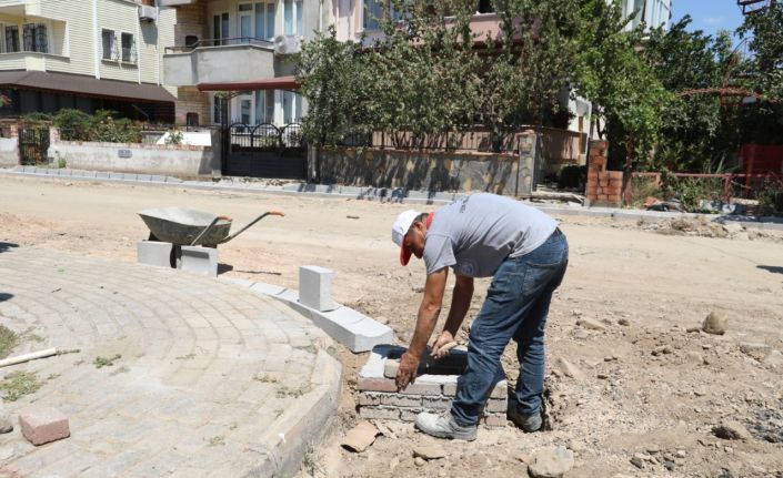 Burhaniye’de yol seferberliği