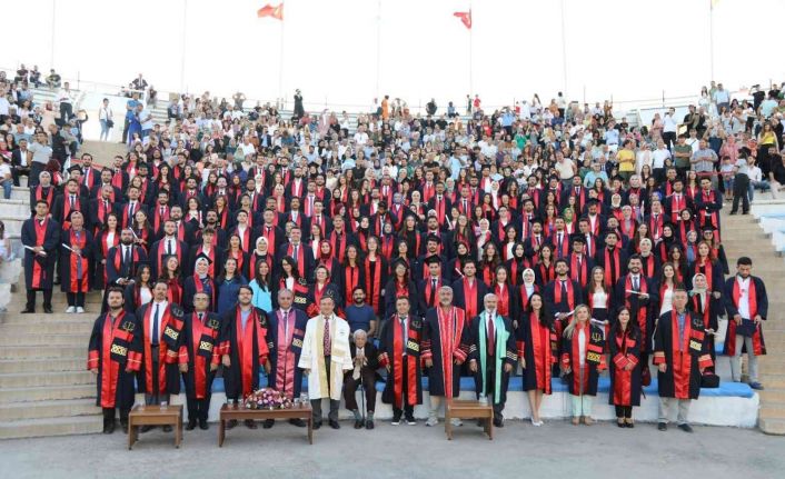 ERÜ Hukuk Fakültesi 15. dönem mezunlarını verdi