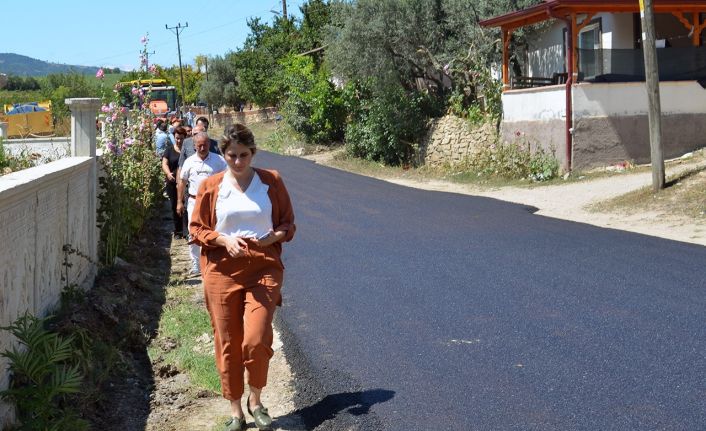 Genel Sekreter Bayrakçı sıcak asfalt çalışmalarını yerinde inceledi