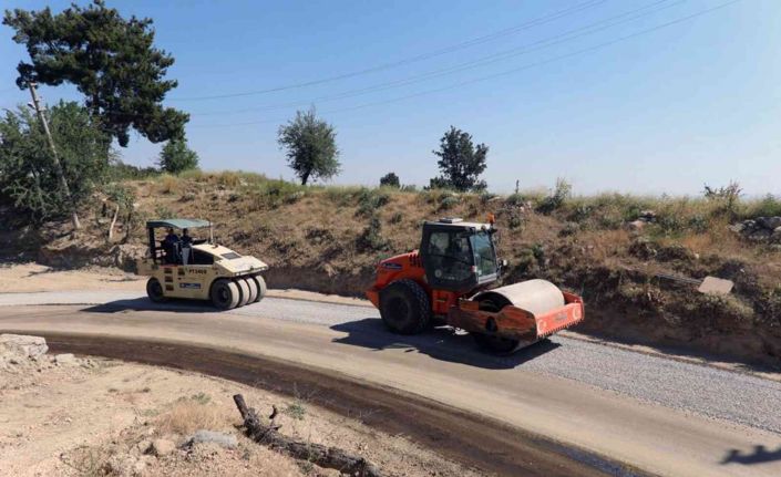 Kırsal mahallelerde yol çalışması