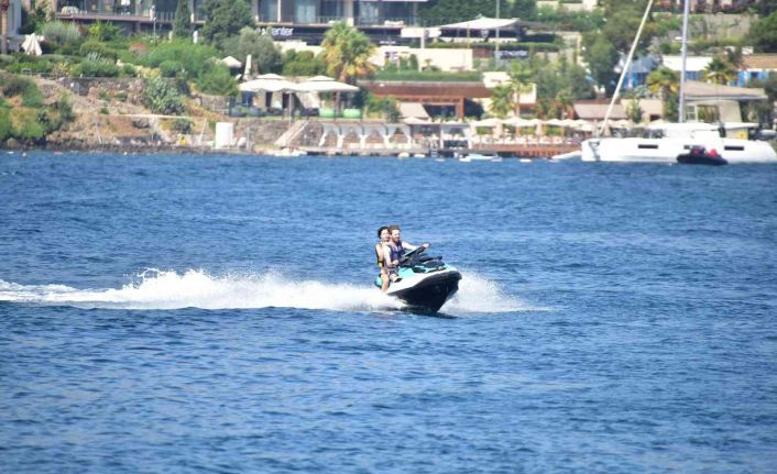 Merve Boluğur’dan jet ski şov