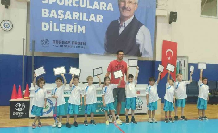 Nilüfer’in minik basketçileri sertifikalarını aldı