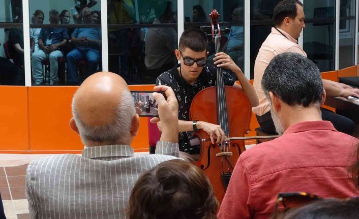 Otizmli öğrencilerden konser