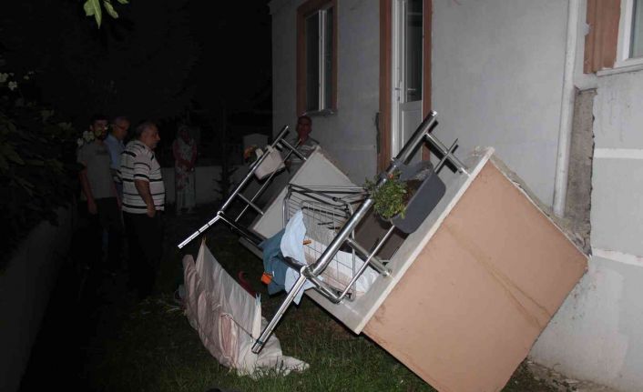 Oturdukları balkon çöken çift neye uğradığı şaşırdı