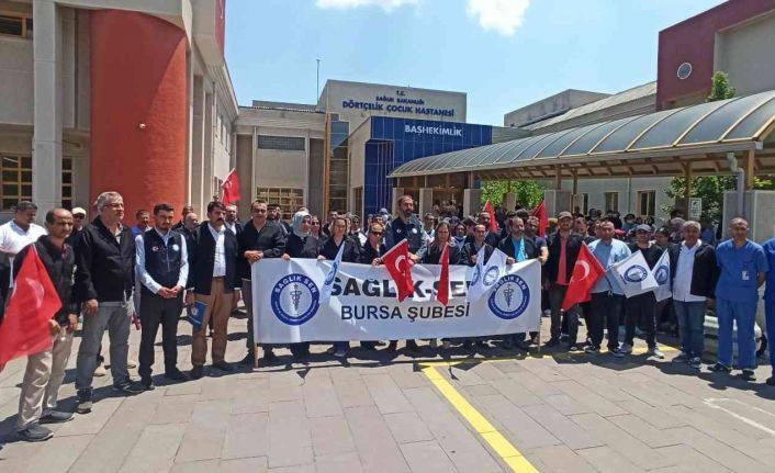 Sağlıkta şiddeti siyah önlüklerle protesto ettiler