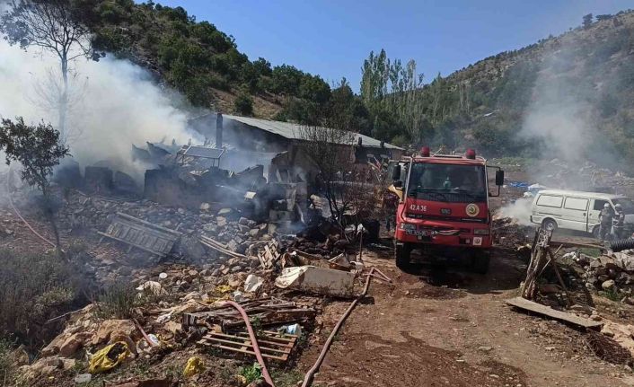 Seydişehir’de ev ve samanlık yangını: 1 yaralı