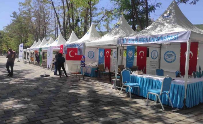 Tatvan’da 9 üniversite tanıtım standı kurdu