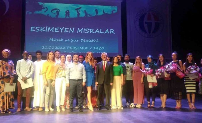 Uluslararası öğrencilerden Türkçe şiir dinletisi