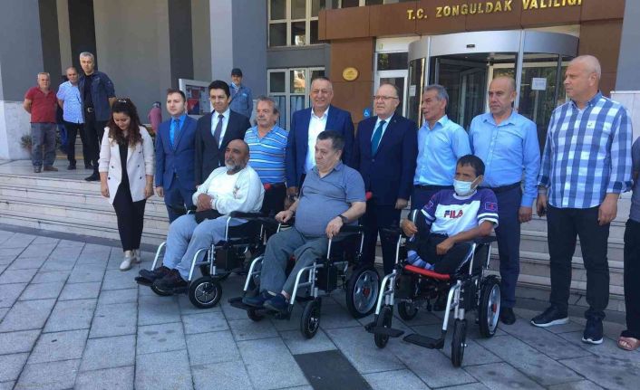 Zonguldak Kömürspor Başkanı’ndan engelli vatandaşlara destek