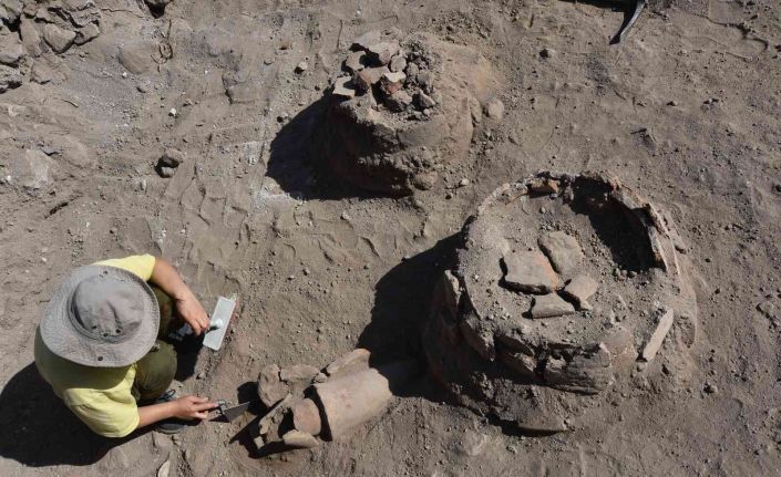 Ahlat kazıları tarihe ışık tutuyor