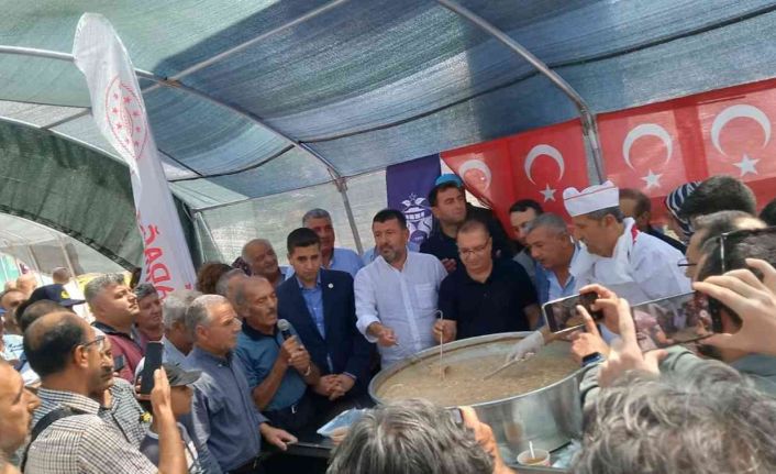 Akçadağ’da vatandaşlara aşure ikramı