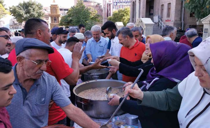 Aksaray’da AK Parti’den vatandaşlara aşure ikramı