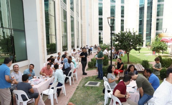 ALKÜ’de aşure ikramı