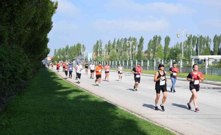 Anadolu Üniversitesi LÖSEV için koştu