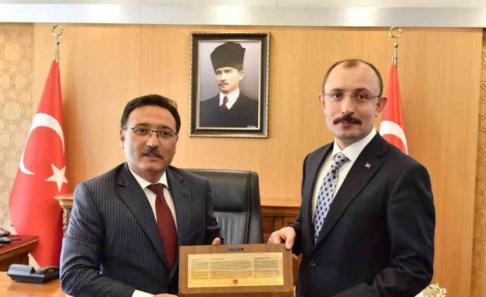 Bakan Muş, Kayseri Valiliğini ziyaret etti