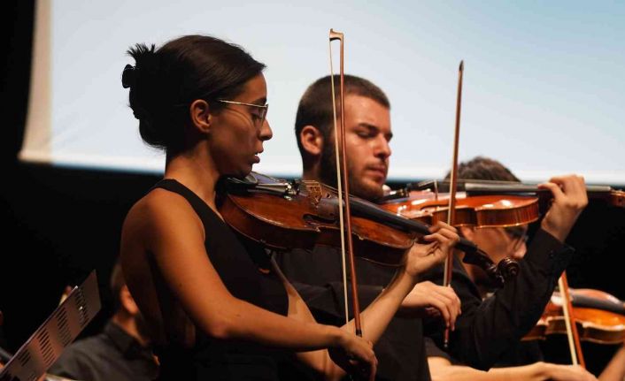 Balıkesir’de 100 sanatçı 14 konser verdi