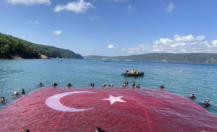 Beykoz’da engelliler ve SAT komandolarından 100. Yıl dalışı