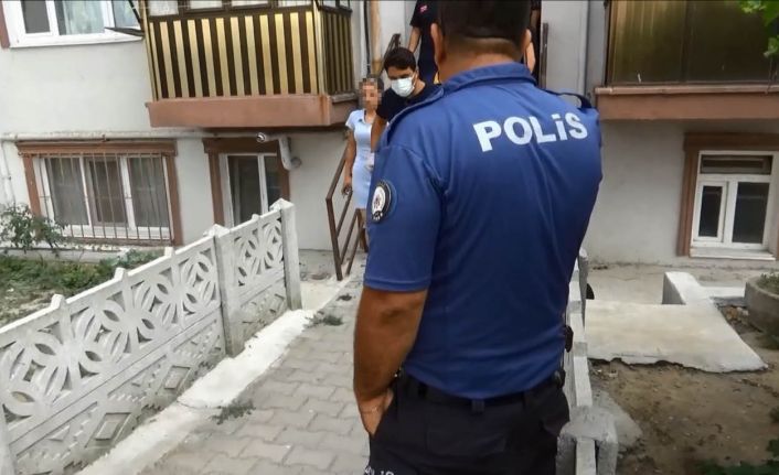 Bileğini kesti, yürekleri ağızlara getirdi