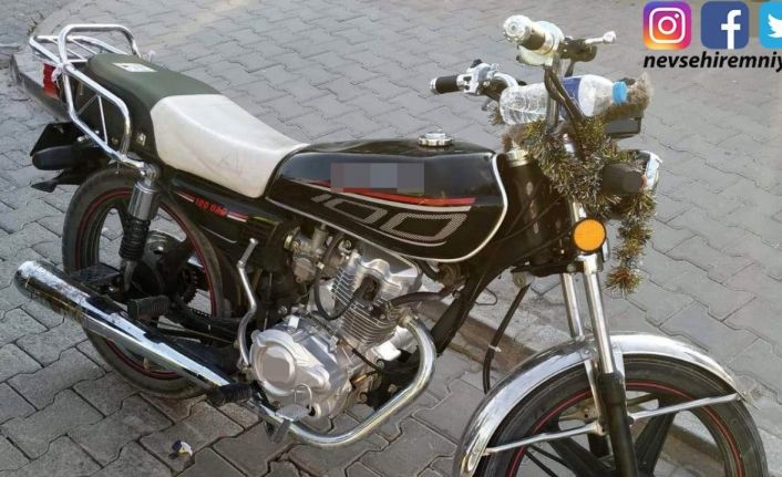 Çalıntı motosiklet ile ’dur’ ihtarına uymayan ehliyetsiz sürücü gözaltına alındı