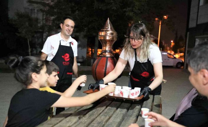 Efeler halkı Başkan Atay’ın ikramıyla serinledi