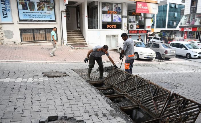 Esenyurt’ta beklenen sağanak yağış öncesi önlemler alındı