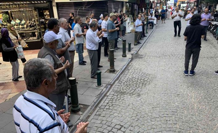 Esnaf yüzyıllık geleneği devam ettiriyor