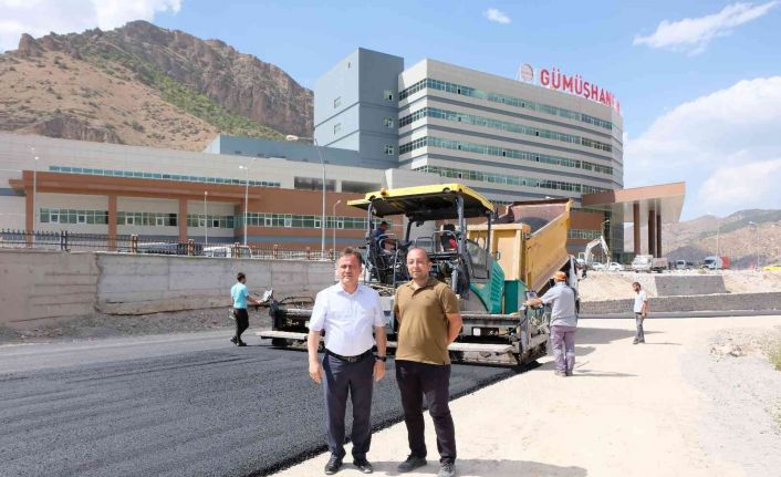 Gümüşhane Devlet Hastanesi’nin yolu asfaltlanıyor