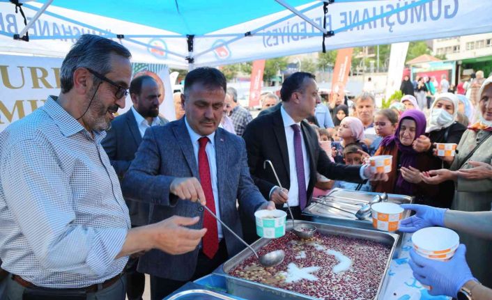 Gümüşhane’de 2 bin kişilik Aşure dağıtıldı
