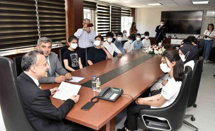 Gümüşhane’de LGS’nin başarılı öğrencileri ödüllendirildi