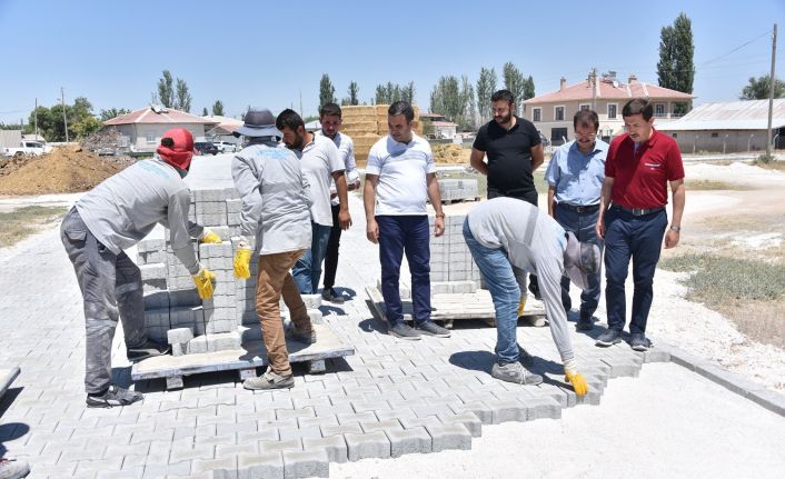 Karatay’ın dört bir tarafında parke yol çalışmaları sürüyor