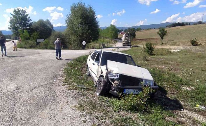 Kastamonu’da iki otomobil çarpıştı: 5 yaralı