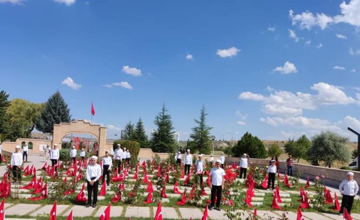 Kur’an Kursu öğrencileri Dumlupınar Şehitliği’ni ziyaret etti