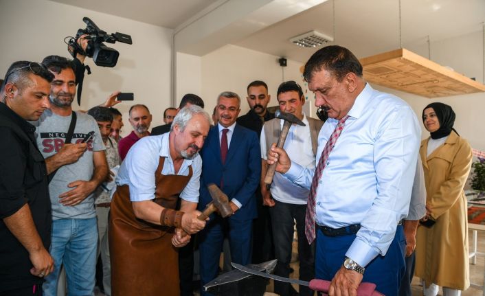 Malatya Büyükşehir’den sanat sokağına iki atölye ve bir kütüphane